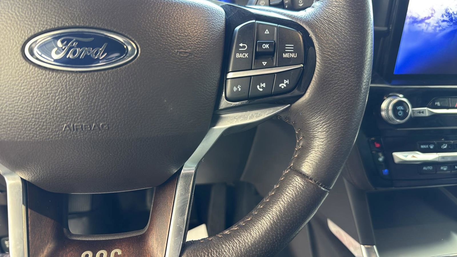 Certified 2022 Ford Explorer King Ranch w/ Premium Technology Package image 16