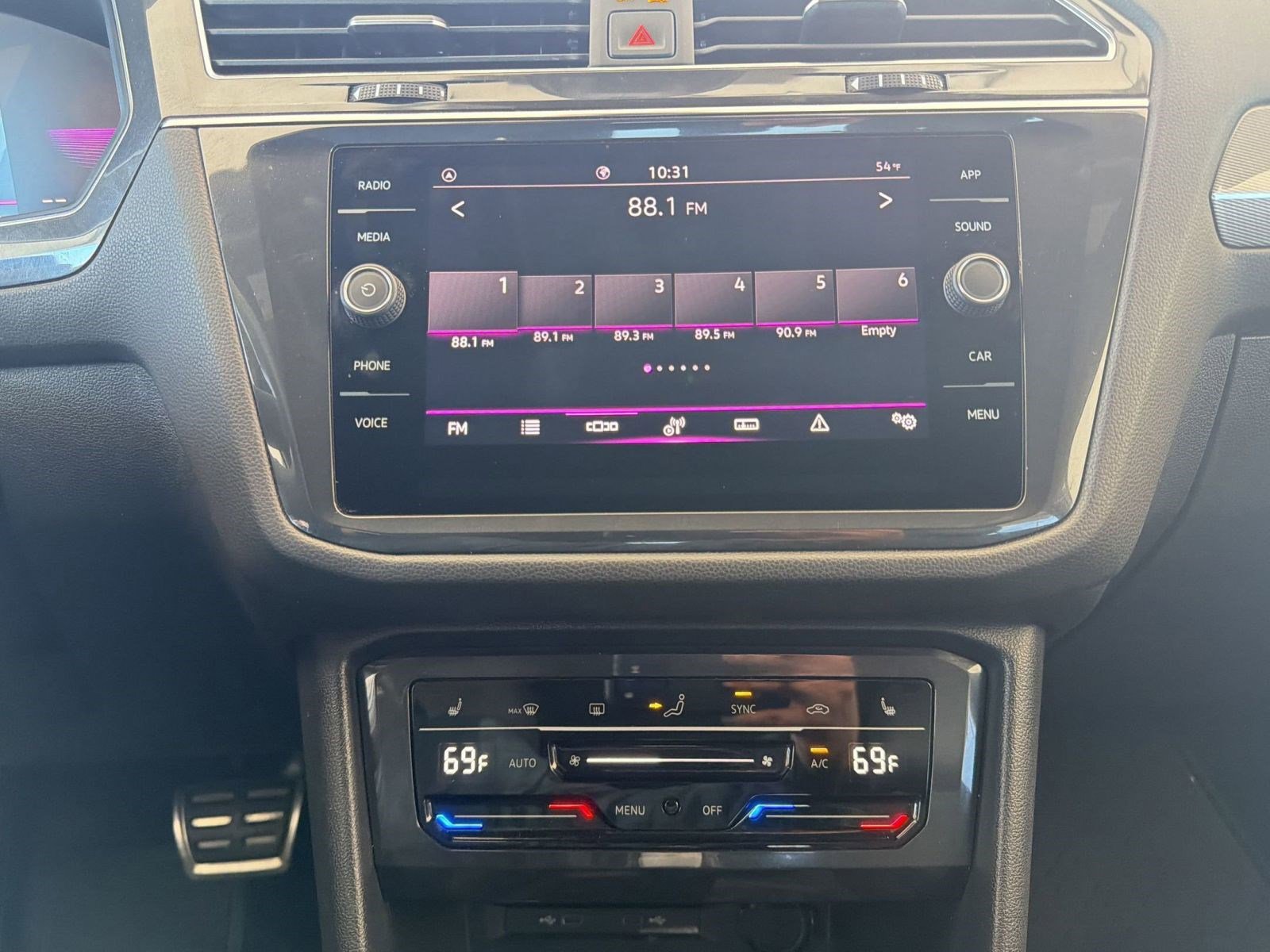 Used 2023 Volkswagen Tiguan SE R-Line image 22