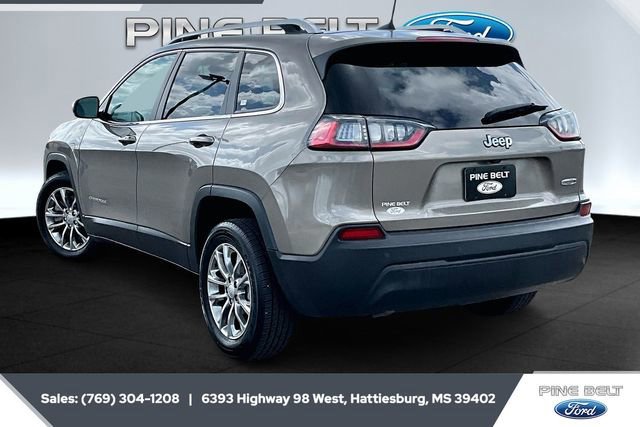 Used 2021 Jeep Cherokee Latitude Plus w/ Mopar Interior Package image 2