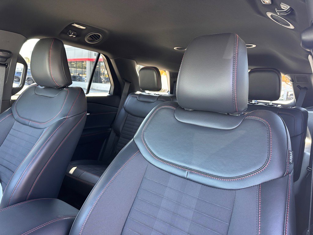 Certified 2025 Ford Explorer ST-Line image 17