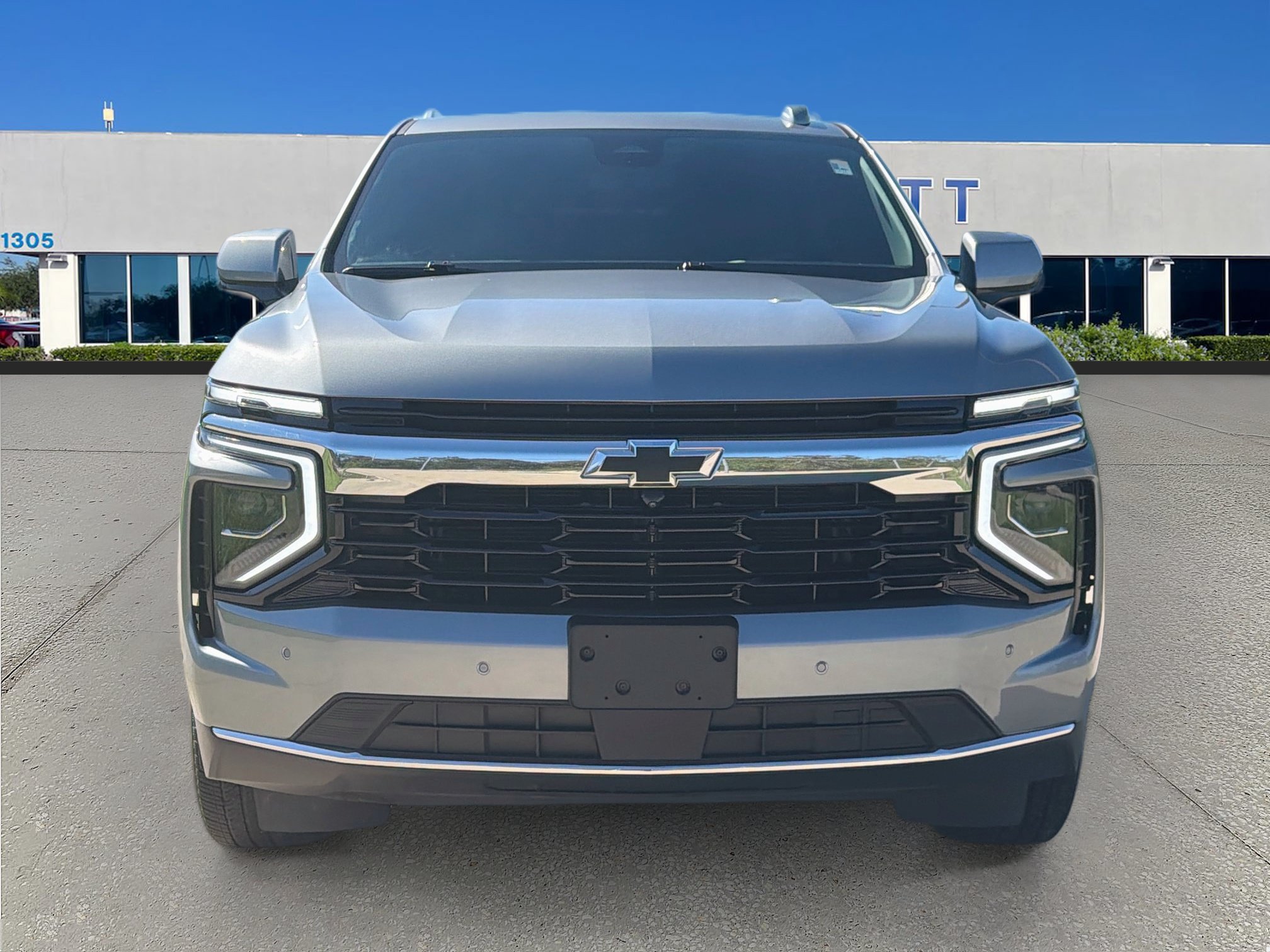 Used 2025 Chevrolet Tahoe LS AWD/4WD image 2