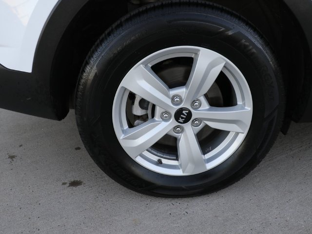 Used 2021 Kia Sorento LX FWD image 8