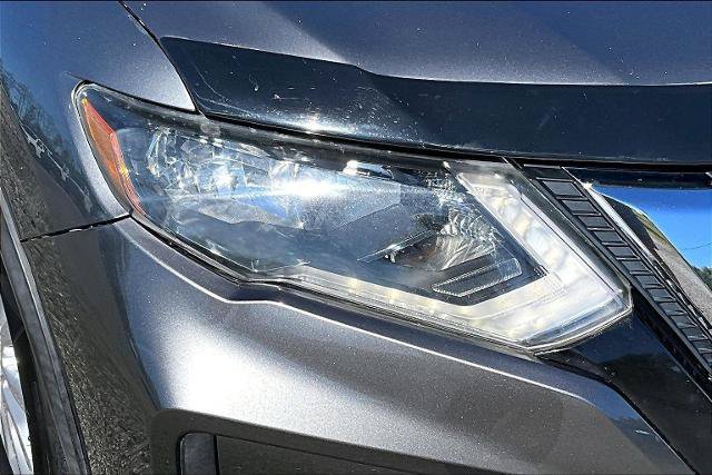 Used 2017 Nissan Rogue SV FWD image 29