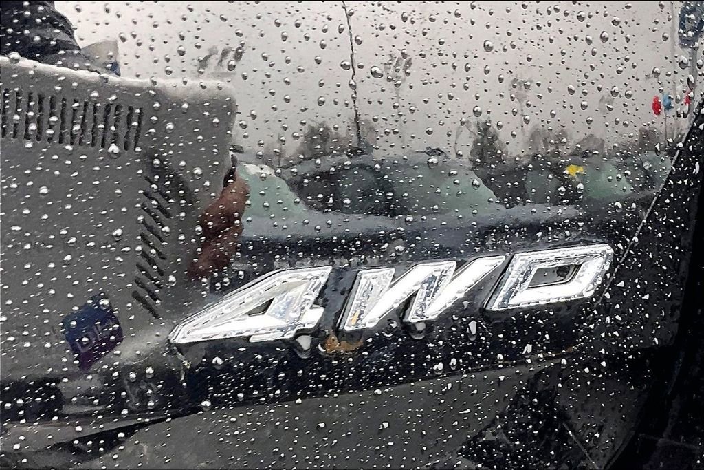 Certified 2022 Ford Explorer XLT w/ Equipment Group 202A image 7