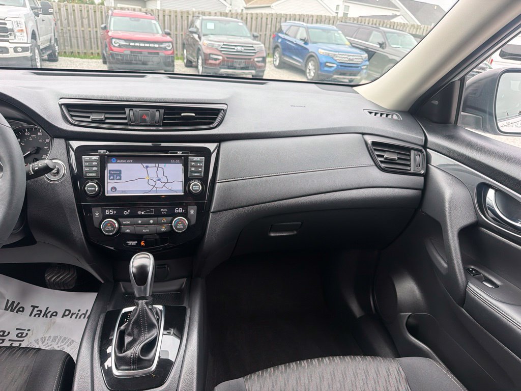 Used 2017 Nissan Rogue SV w/ SV Premium Package AWD/4WD image 22