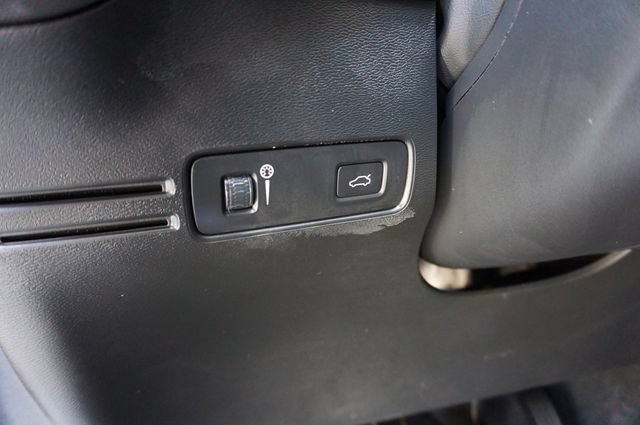 Used 2021 Volvo XC40 T4 Momentum w/ Protection Package Premier FWD image 26