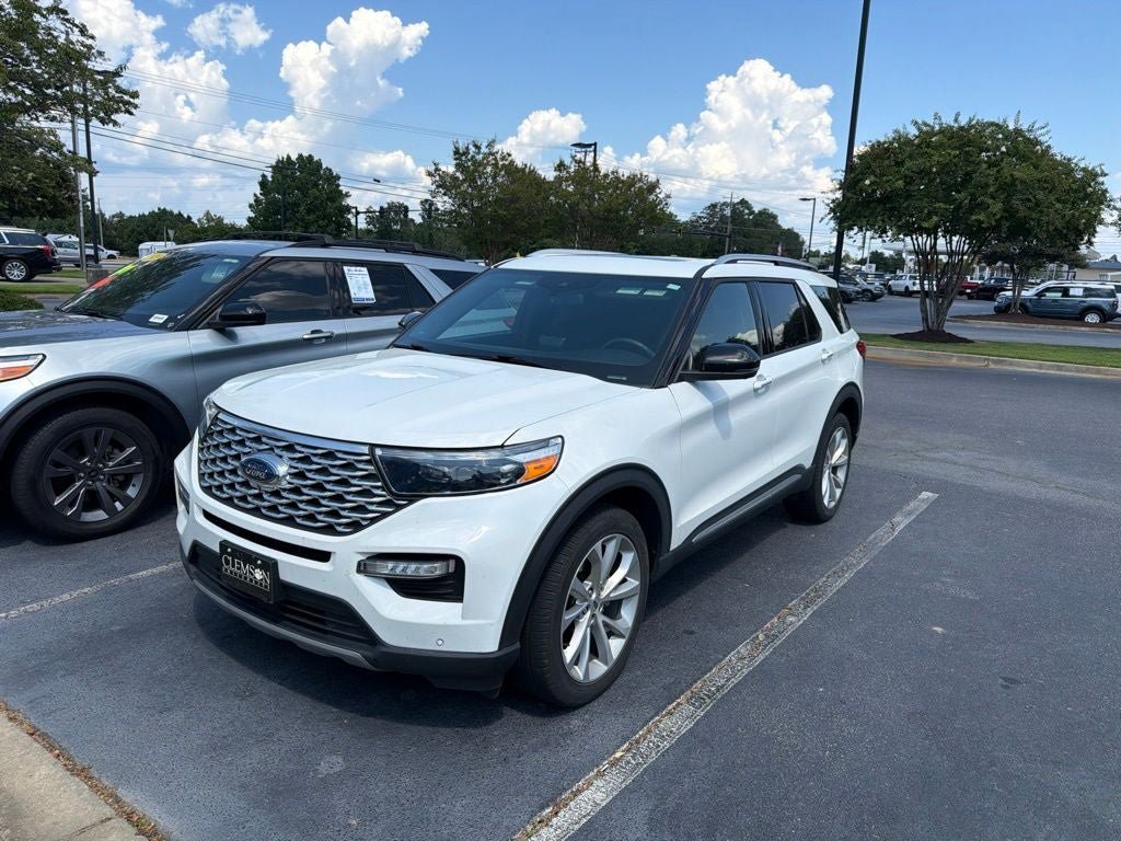Certified 2022 Ford Explorer Platinum w/ Equipment Group 601A AWD/4WD image 2