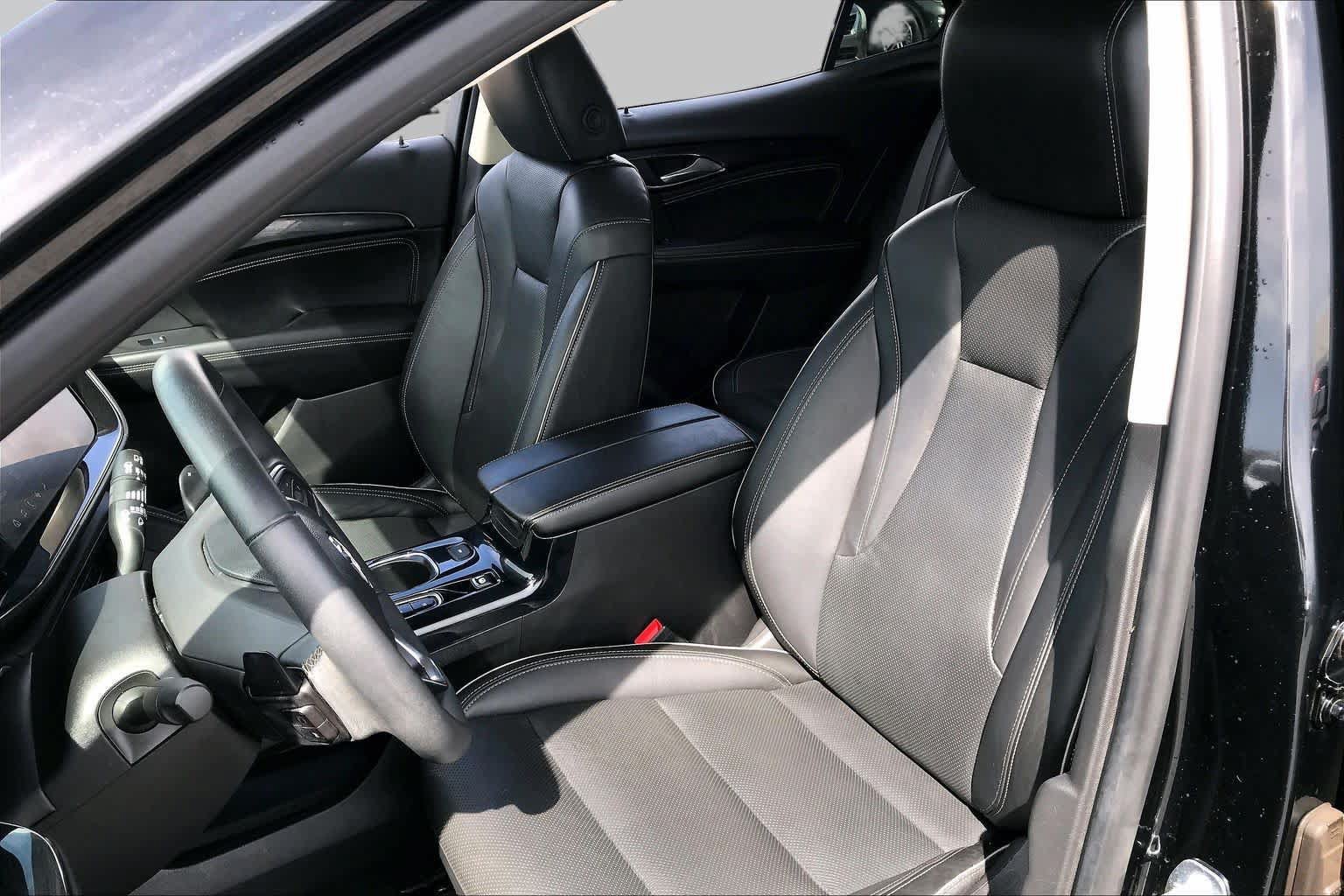 Used 2021 Buick Envision Essence w/ Sport Touring Package FWD image 8
