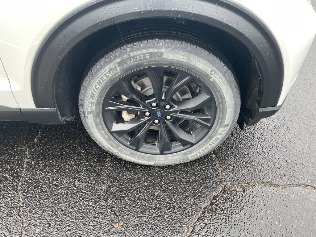 Certified 2022 Ford Explorer Limited AWD/4WD image 9