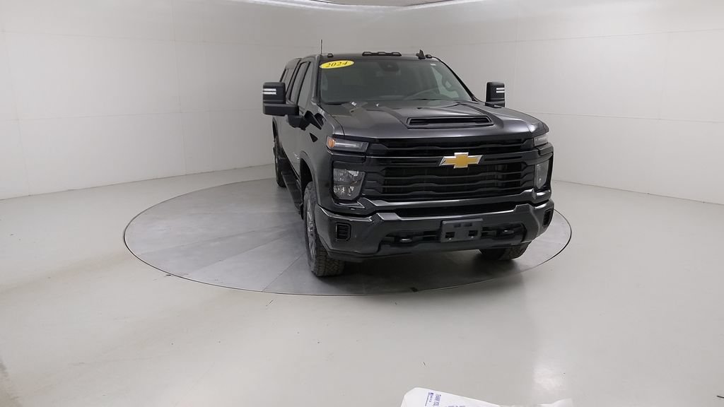 Used 2024 Chevrolet Silverado 2500 Custom w/ Custom Value Package AWD/4WD image 9