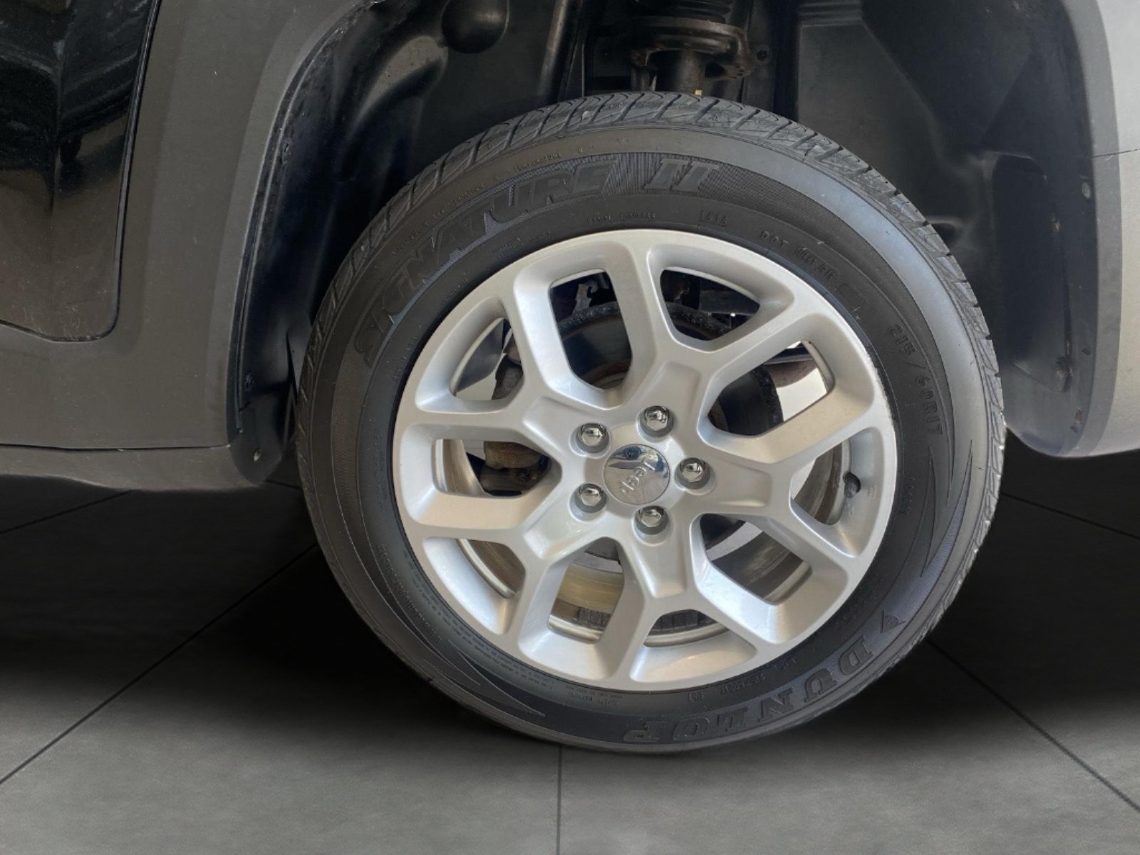 Used 2018 Jeep Renegade Latitude w/ Cold Weather Group AWD/4WD image 11