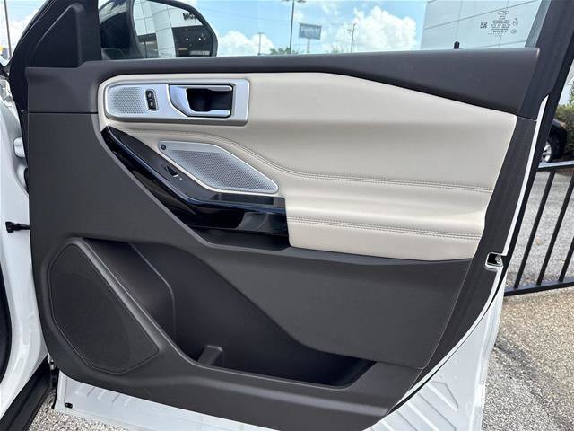 Certified 2023 Ford Explorer Platinum w/ Technology Package AWD/4WD image 25