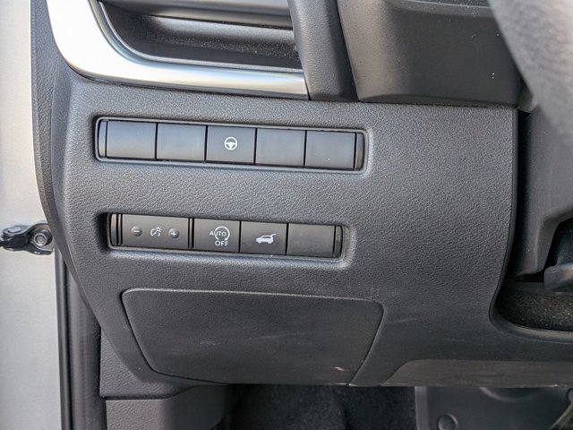 Used 2024 Nissan Rogue SV AWD/4WD image 17
