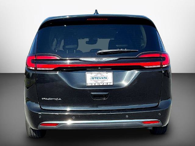 Used 2023 Chrysler Pacifica Touring-L FWD image 5
