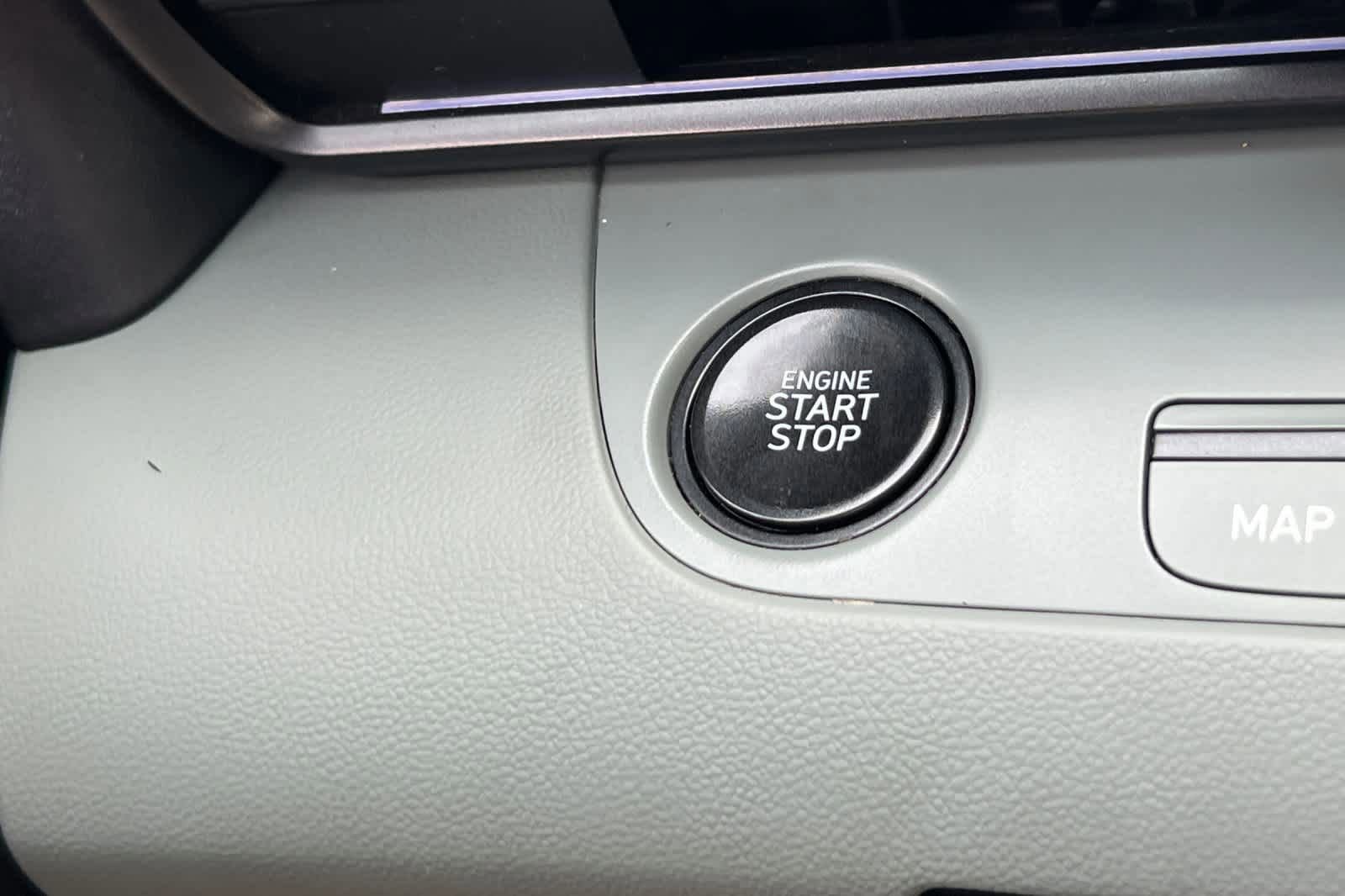 Used 2024 Hyundai Elantra Limited image 23