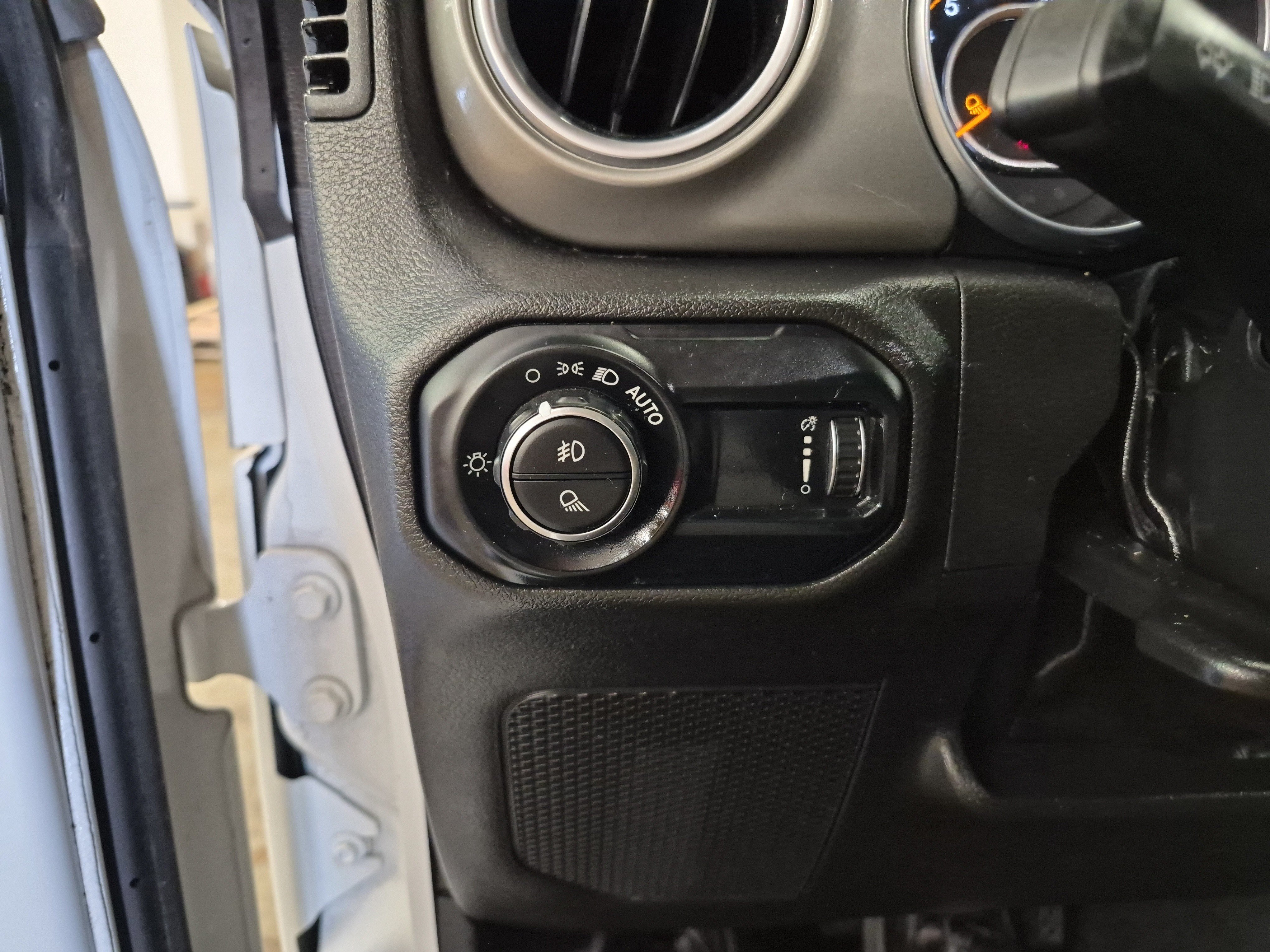 Used 2023 Jeep Gladiator Overland AWD/4WD image 22