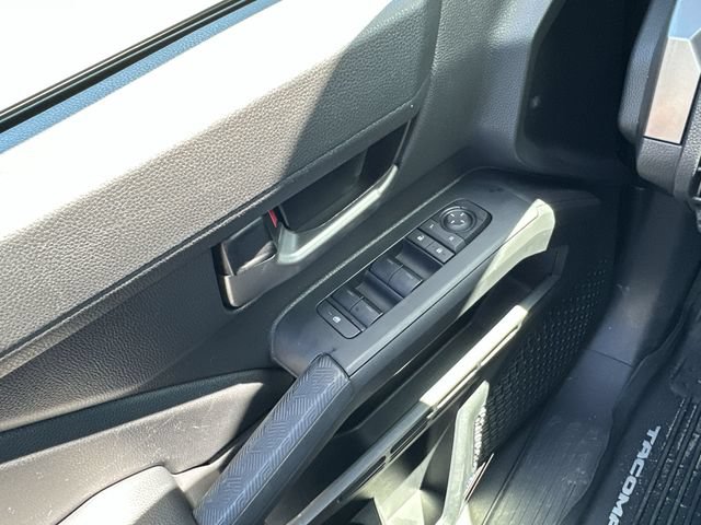 Used 2025 Toyota Tacoma TRD Off-Road AWD/4WD image 14