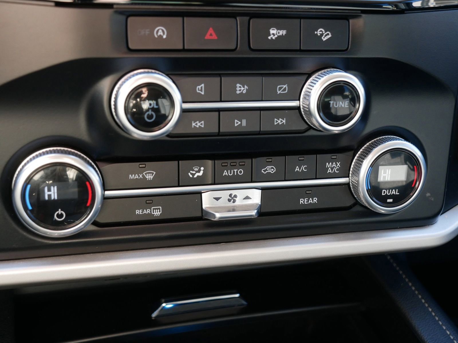 Certified 2024 Ford Expedition XLT image 24