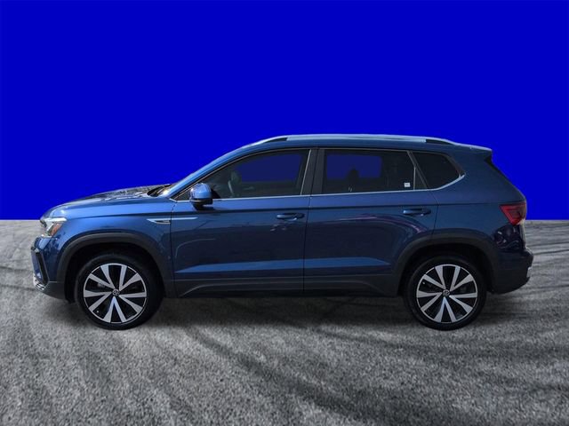 Used 2024 Volkswagen Taos SE w/ Panoramic Sunroof Package FWD image 7