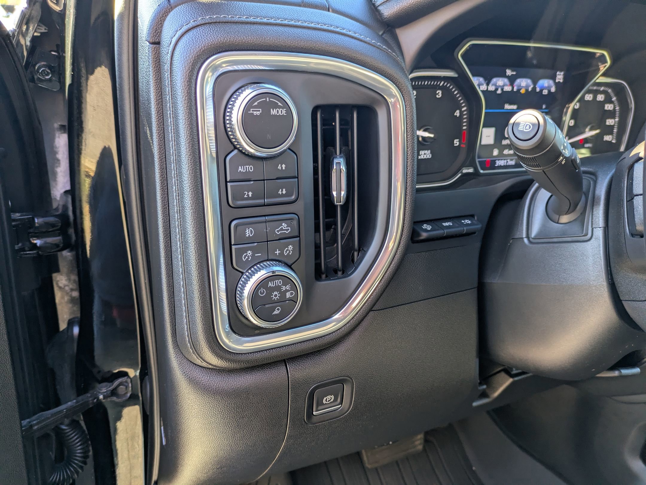 Used 2022 GMC Sierra 3500 Denali w/ Denali Ultimate Package image 18