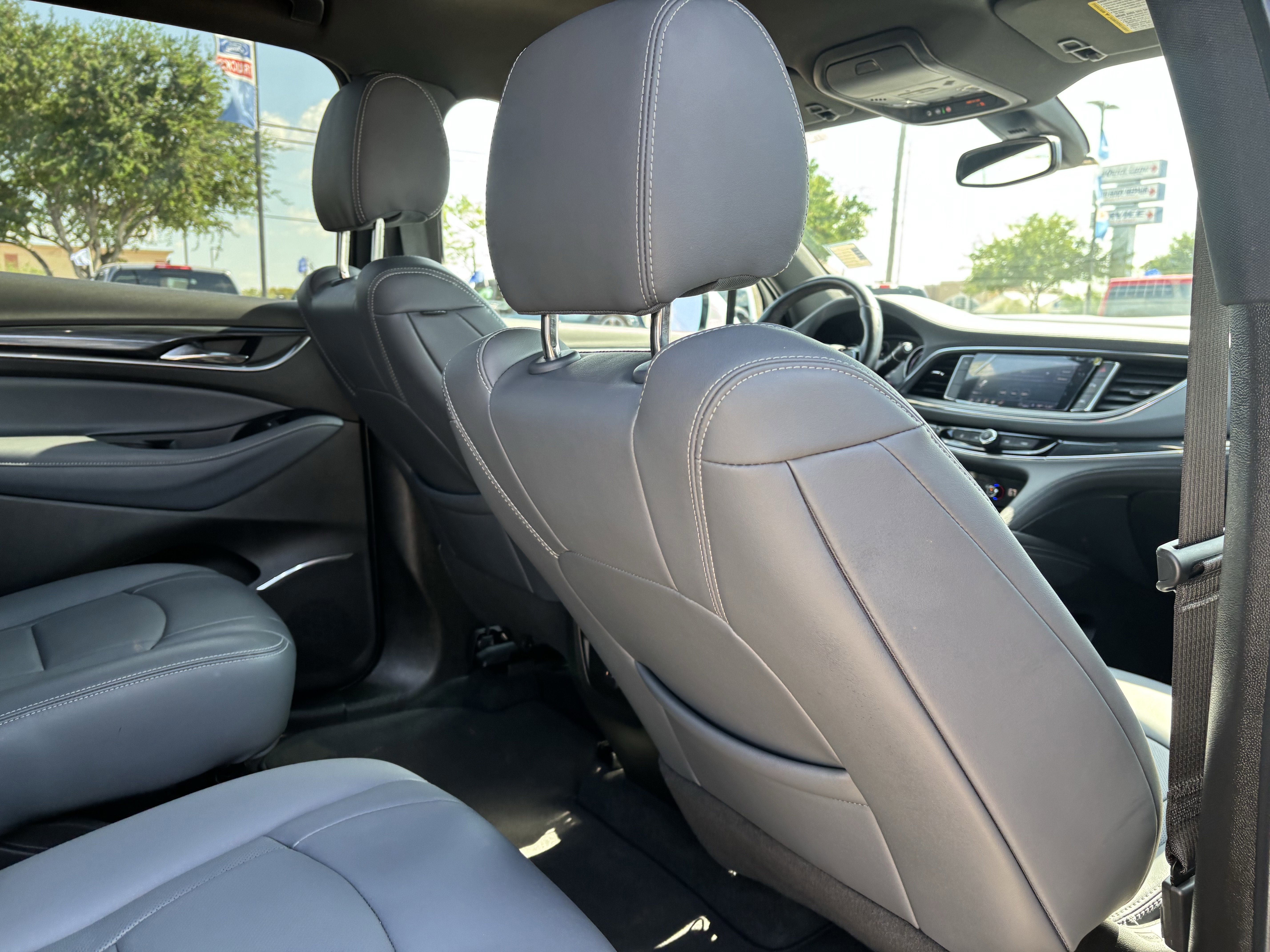 Used 2023 Buick Enclave Essence image 23