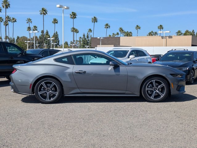 Certified 2025 Ford Mustang Coupe image 4