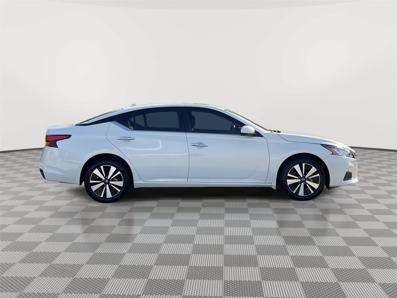 Used 2021 Nissan Altima 2.5 SV w/ SV Premium Package AWD/4WD image 6