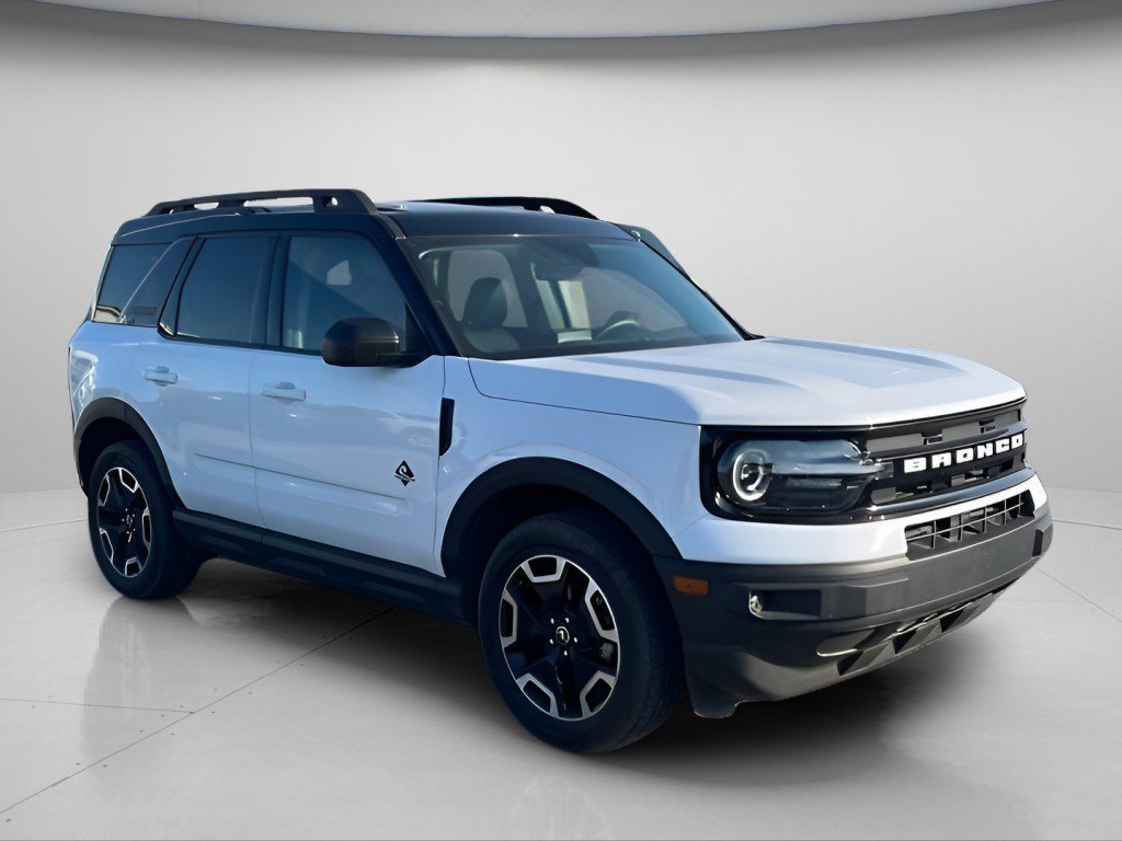 Certified 2022 Ford Bronco Sport Outer Banks w/ Tech Package AWD/4WD image 2