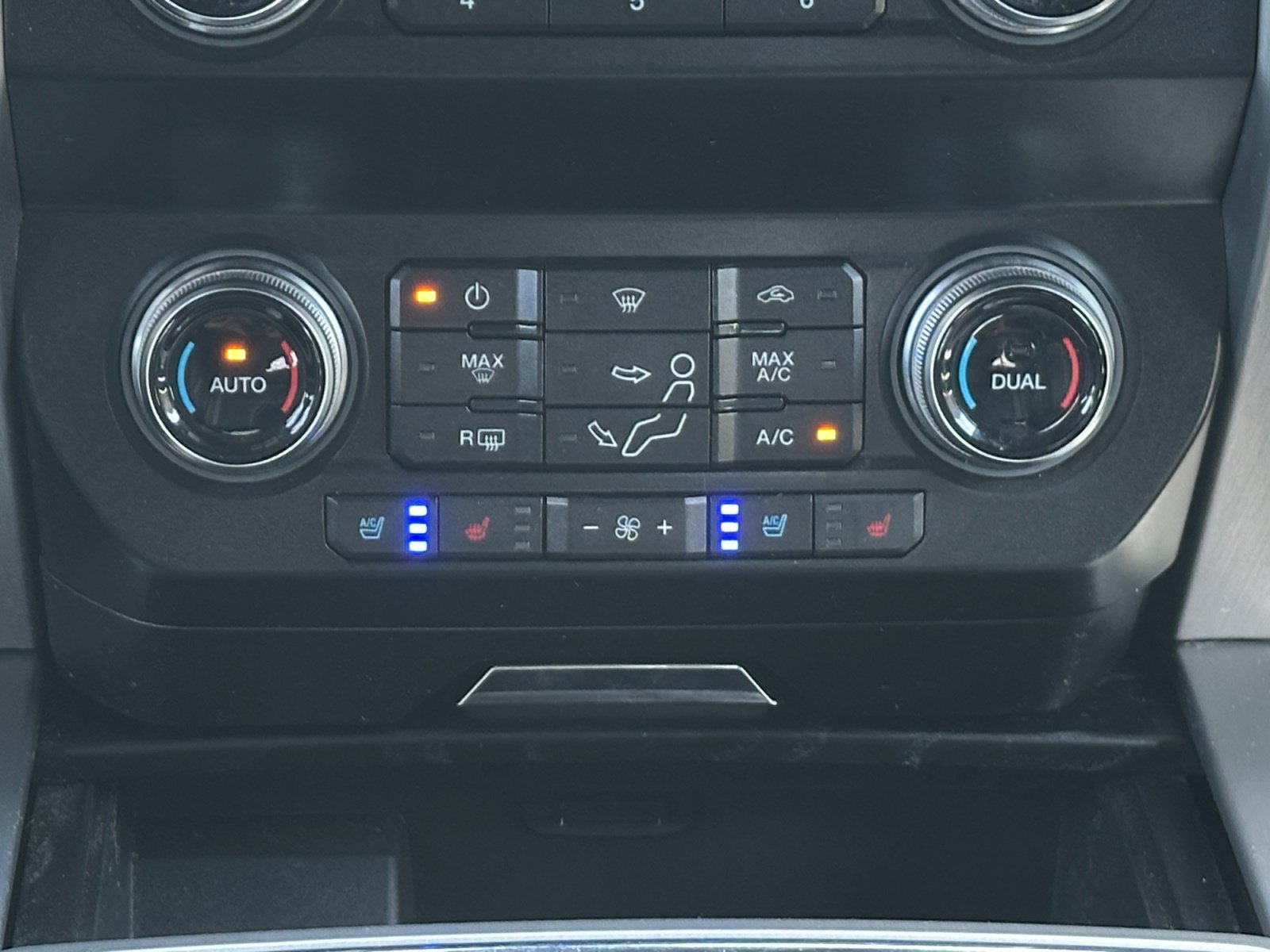 Certified 2019 Ford F250 Platinum w/ Platinum Ultimate Package AWD/4WD image 16