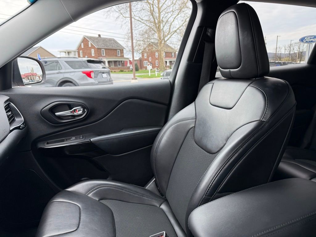 Used 2021 Jeep Cherokee Latitude Plus AWD/4WD image 24