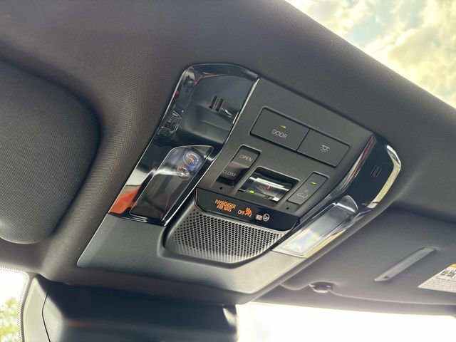 Used 2025 Lexus GX 550 w/ Accessory Package (2T) AWD/4WD image 35