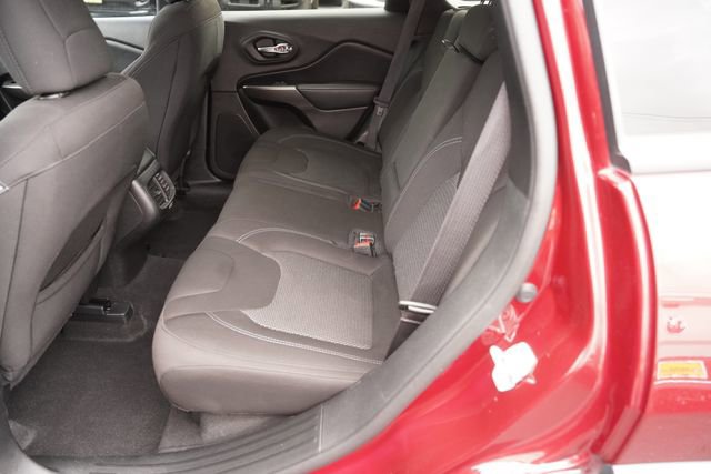 Used 2020 Jeep Cherokee Latitude FWD image 12