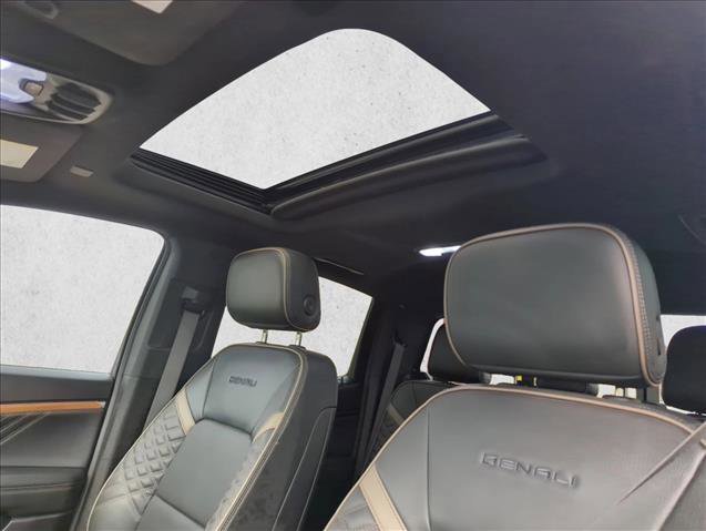 Used 2023 GMC Canyon Denali image 25