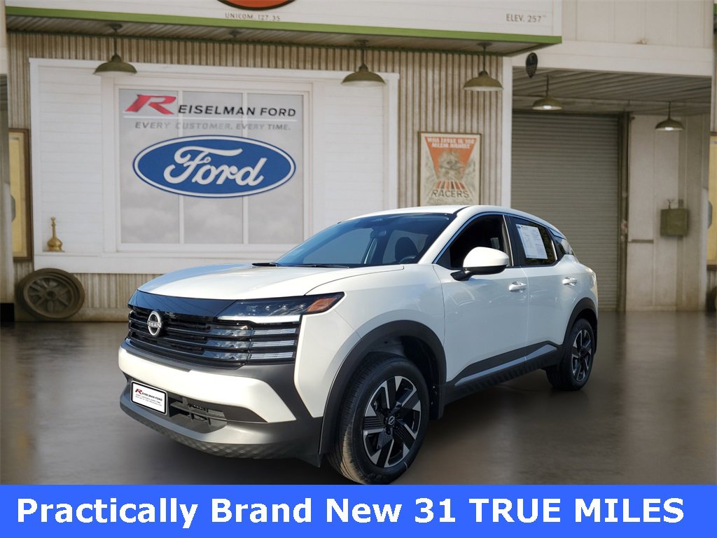 Used 2025 Nissan Kicks SV image 2