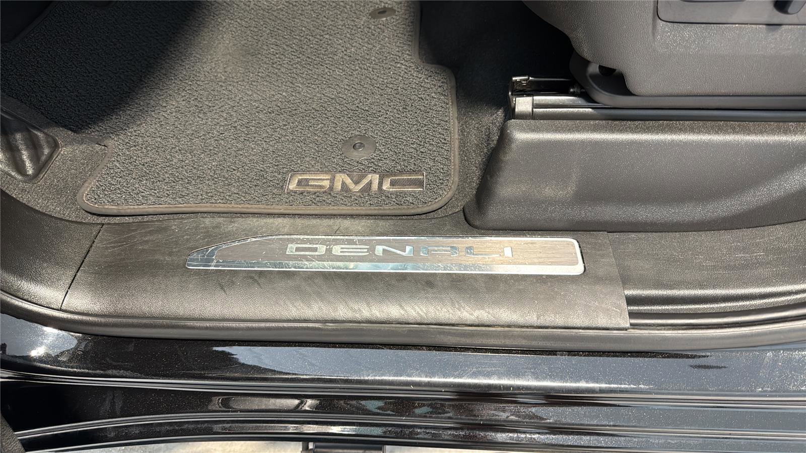 Used 2022 GMC Sierra 3500 Denali AWD/4WD image 38