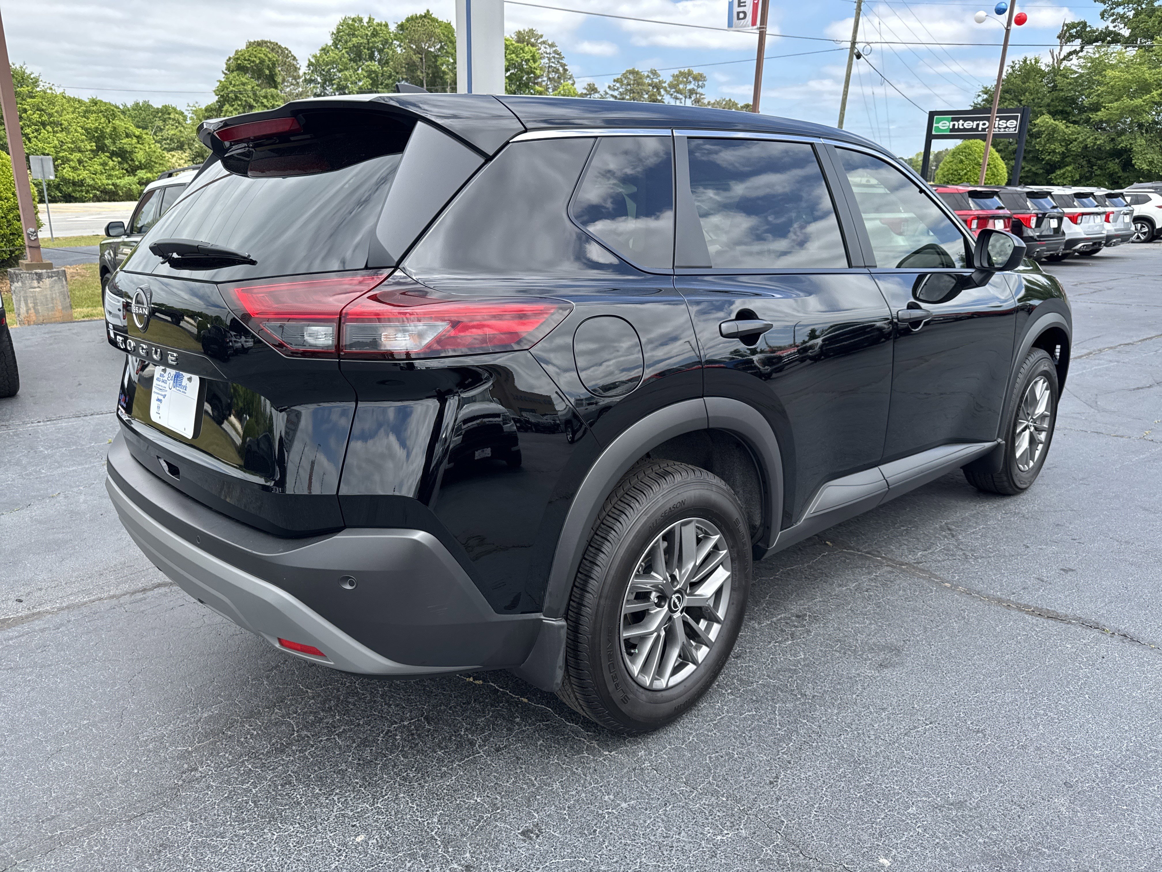 Used 2023 Nissan Rogue S FWD image 5