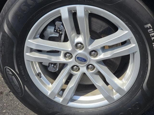 Certified 2022 Ford Explorer XLT w/ Equipment Group 202A AWD/4WD image 9