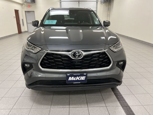 Used 2024 Toyota Highlander Limited AWD/4WD image 3