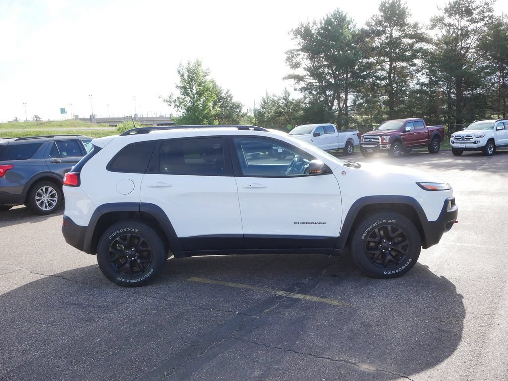 Used 2018 Jeep Cherokee Trailhawk AWD/4WD image 4
