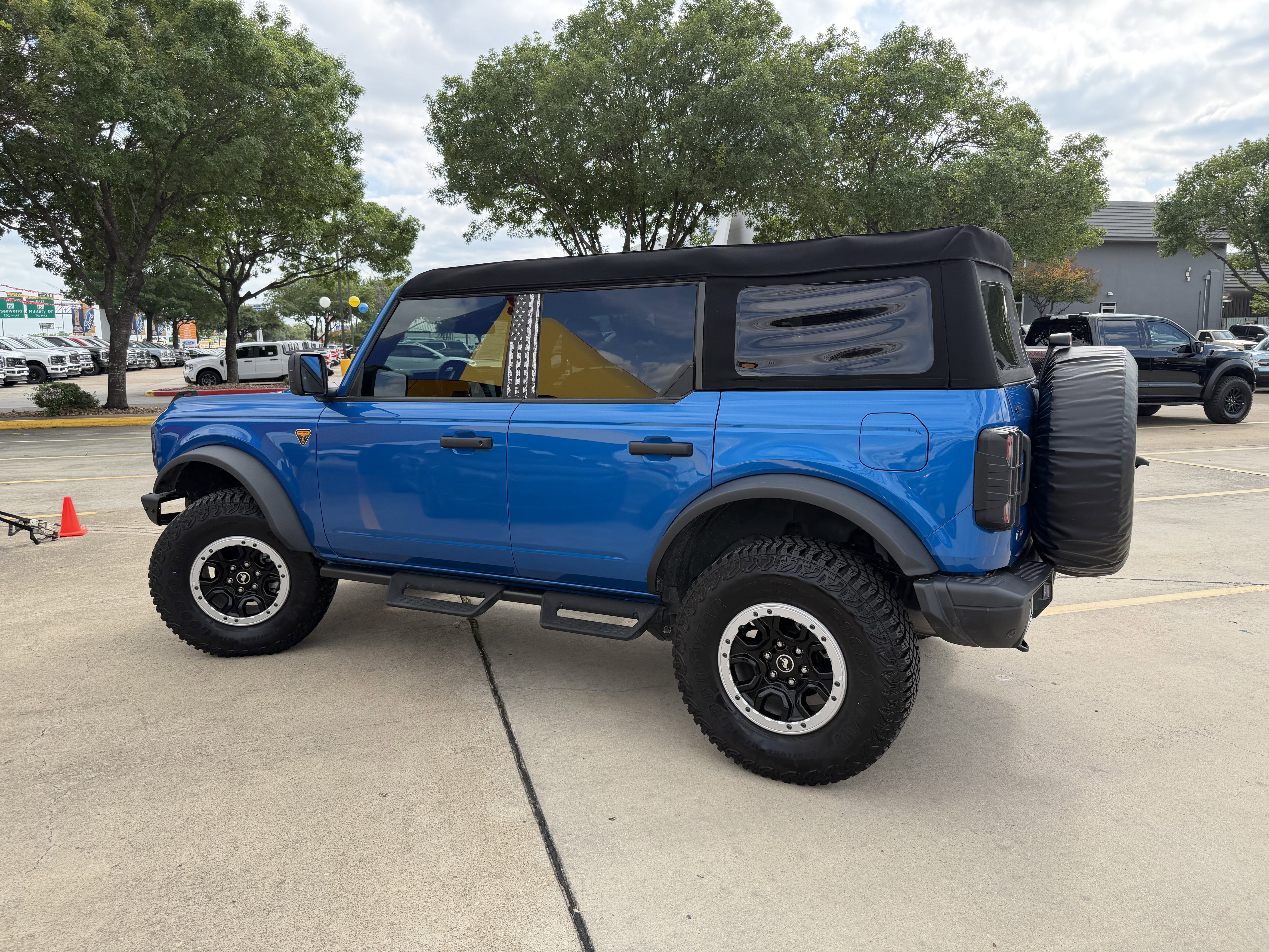 Certified 2024 Ford Bronco Badlands w/ Sasquatch Package AWD/4WD image 9