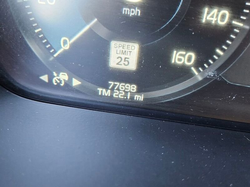 Used 2020 Volvo XC90 T5 Momentum image 27