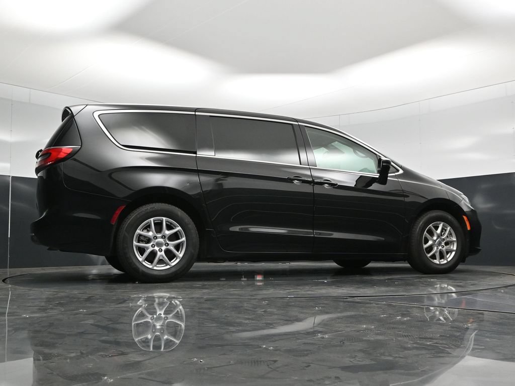 Used 2024 Chrysler Pacifica Touring-L FWD image 49