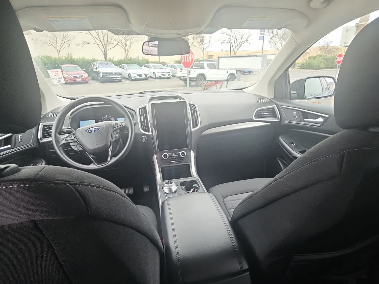 Certified 2024 Ford Edge SE w/ Black Appearance Package image 10