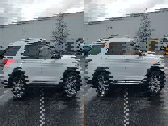 Certified 2023 Ford Explorer Limited w/ Equipment Group 301A image 9