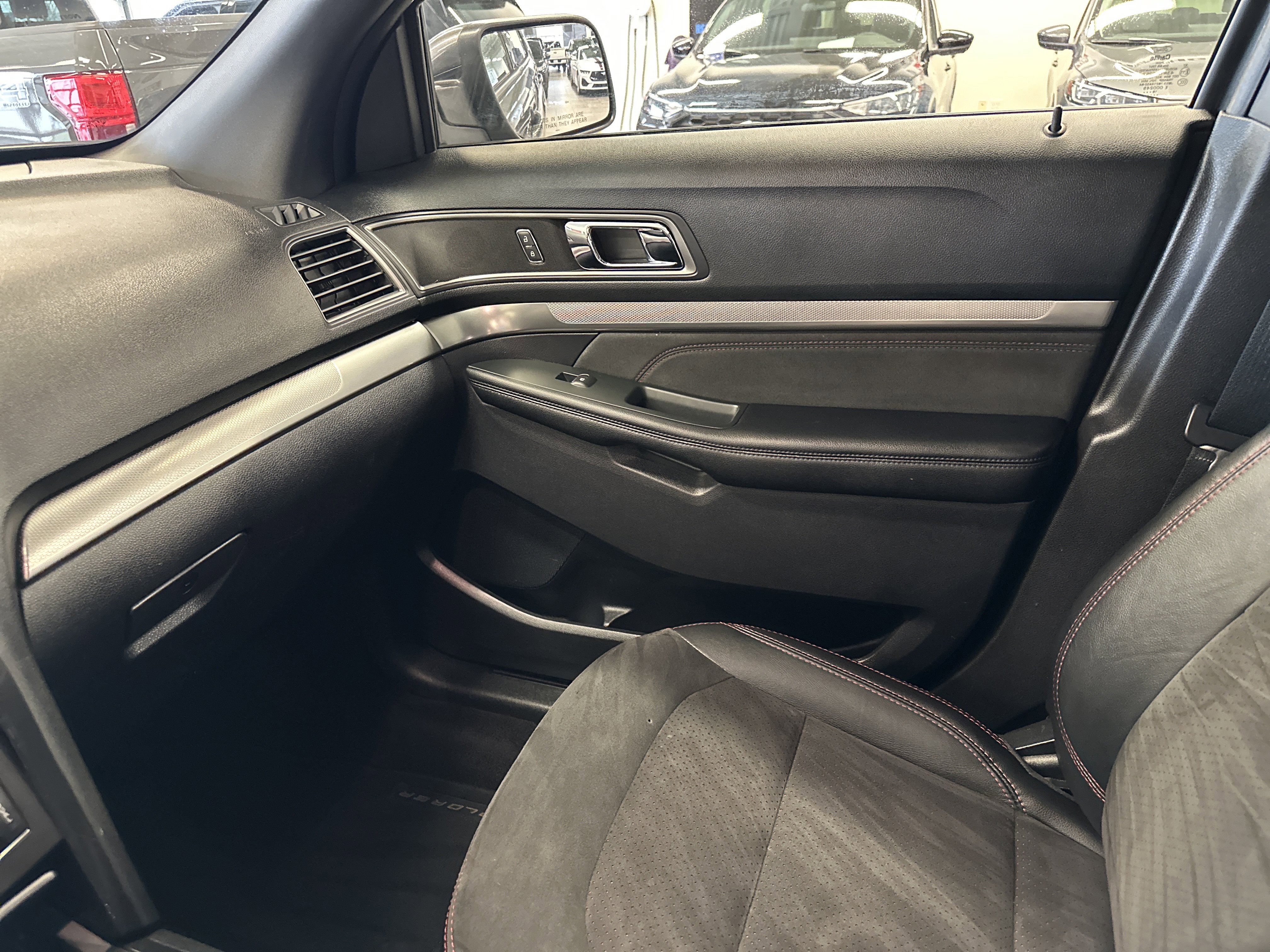 Certified 2019 Ford Explorer XLT w/ Equipment Group 202A image 27