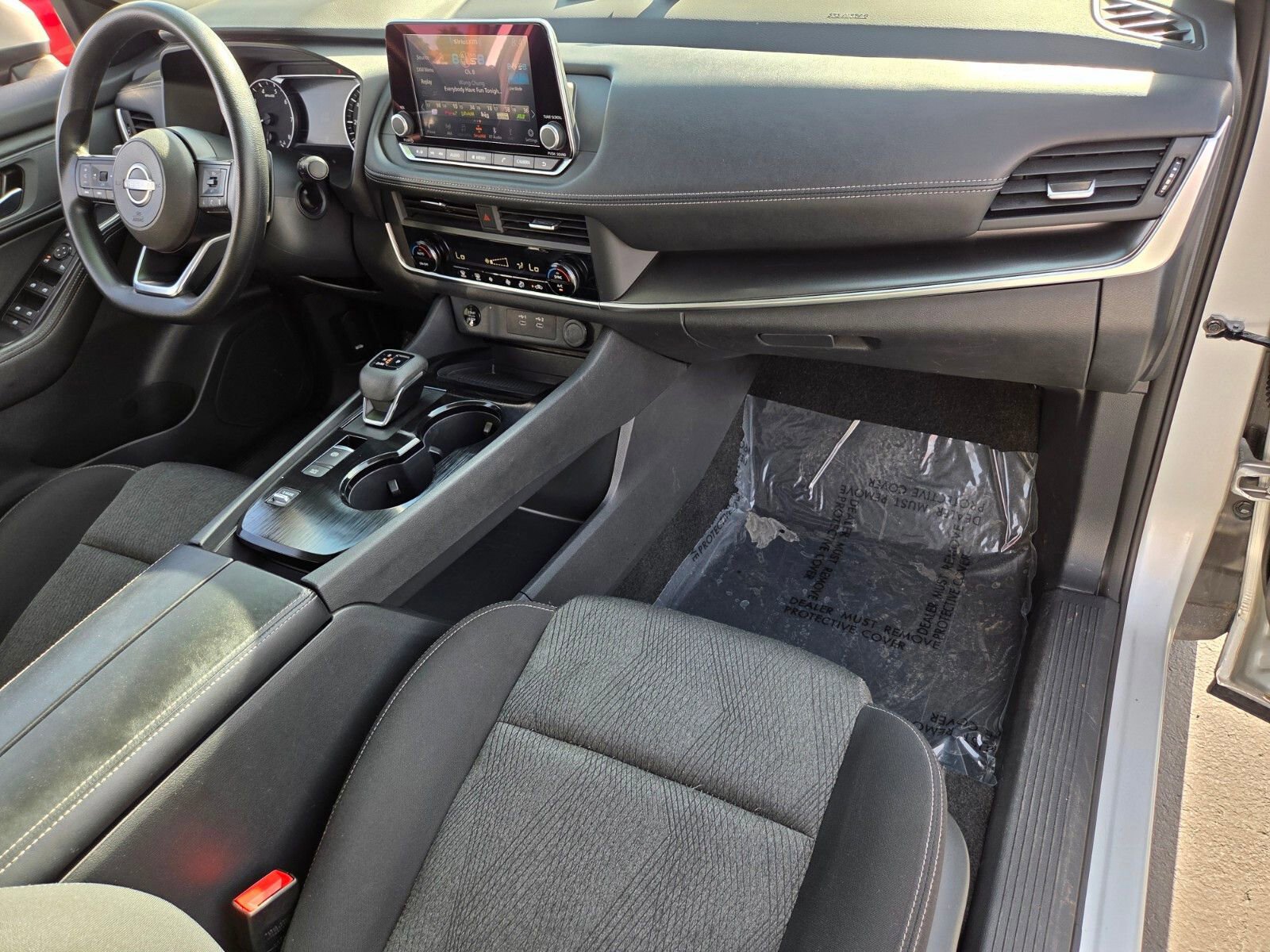 Used 2024 Nissan Rogue SV image 16