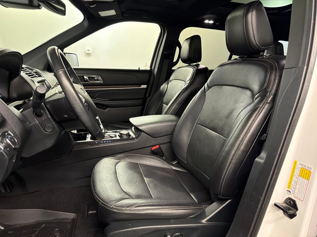 Certified 2018 Ford Explorer Limited w/ Equipment Group 301A AWD/4WD image 28