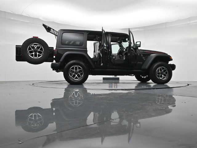 Used 2025 Jeep Wrangler Unlimited Rubicon AWD/4WD image 48