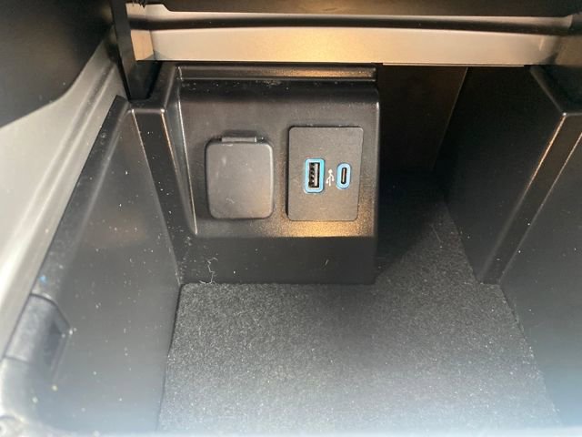 Certified 2022 Ford Explorer XLT w/ Equipment Group 202A image 23