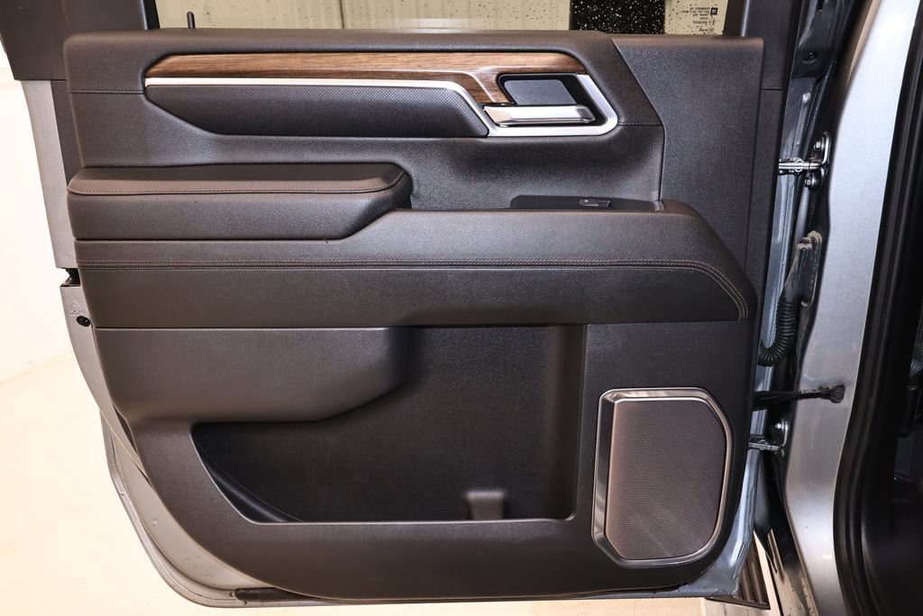 Used 2024 Chevrolet Silverado 3500 High Country w/ High Country Premium Package AWD/4WD image 16
